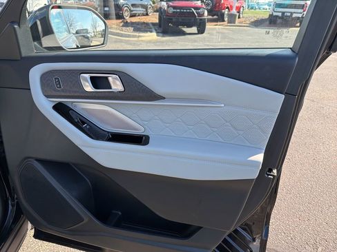 Used 2025 Ford Explorer Platinum w/ Ultimate Package image 25