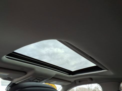 Used 2022 Toyota Highlander XLE image 5