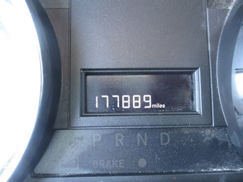 Used 2018 Dodge Grand Caravan SE w/ UConnect Hands-Free Group image 12