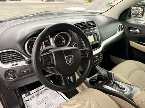 Used 2012 Dodge Journey SXT w/ Flexible Seating Group FWD image 10