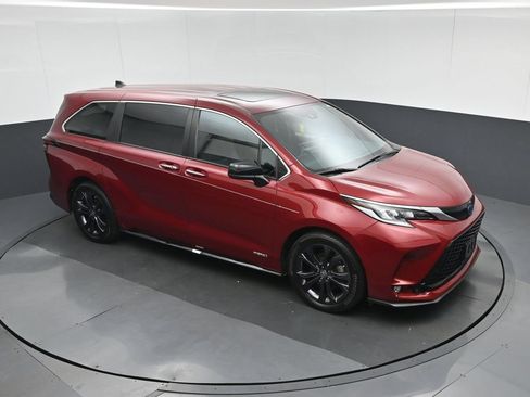 Used 2021 Toyota Sienna XSE FWD image 69