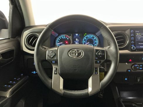 Used 2022 Toyota Tacoma SR5 RWD image 16