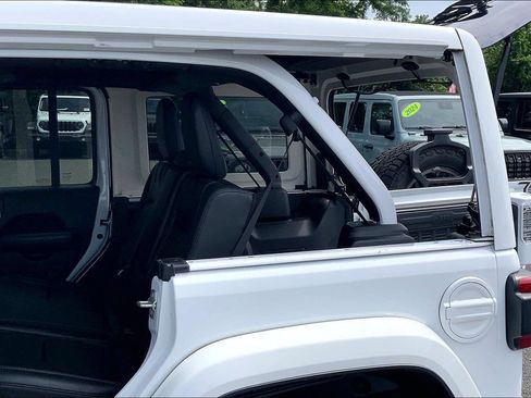Used 2024 Jeep Wrangler High Altitude AWD/4WD image 9