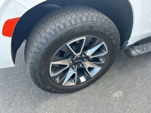 Used 2022 Chevrolet Tahoe Z71 w/ Luxury Package image 17