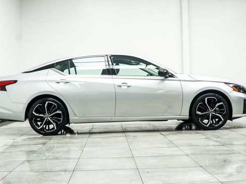 Used 2024 Nissan Altima 2.5 SR FWD image 6