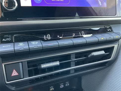 Used 2025 Toyota Camry SE image 23