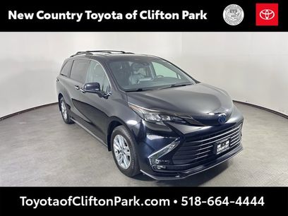 Used 2022 Toyota Sienna XLE Woodland Edition