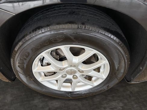 Used 2020 Chrysler Pacifica Touring-L FWD image 36