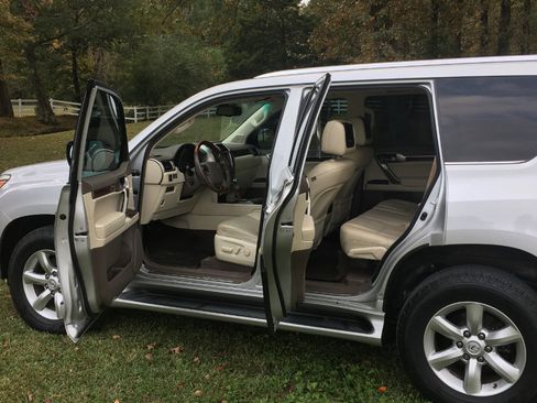 Used 2011 Lexus GX 460 image 31