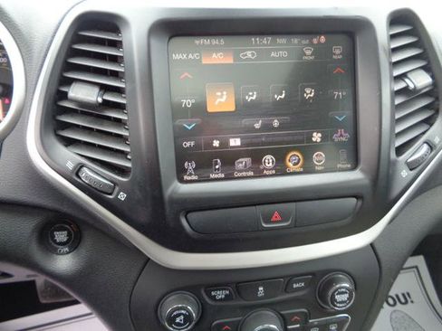 Used 2017 Jeep Cherokee Limited image 40