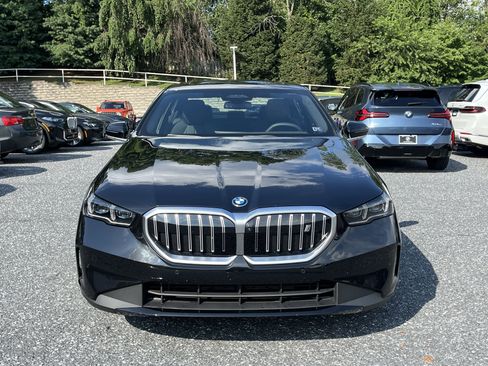 Used 2025 BMW i5 xDrive40 w/ Premium Package image 2