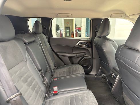 Used 2025 Mitsubishi Outlander SE AWD/4WD image 26
