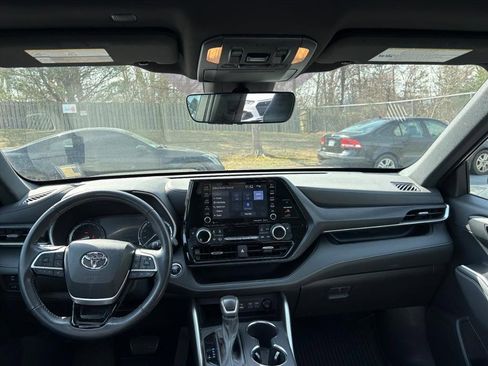 Used 2022 Toyota Highlander XSE image 6