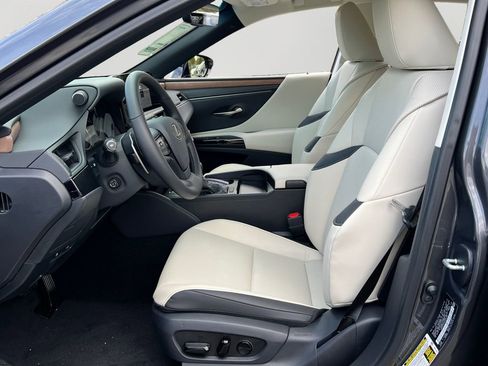 Certified 2025 Lexus ES 350 w/ Premium Package image 12