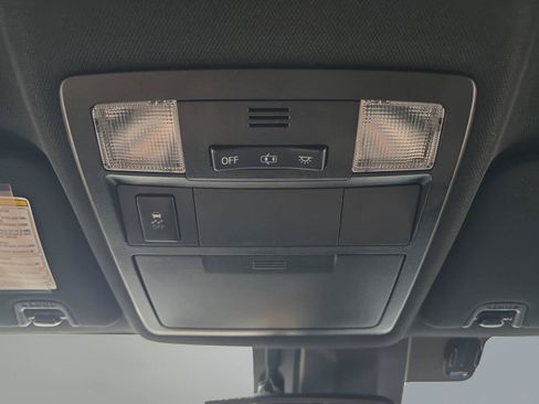 Used 2018 Toyota Tacoma TRD Sport AWD/4WD image 17