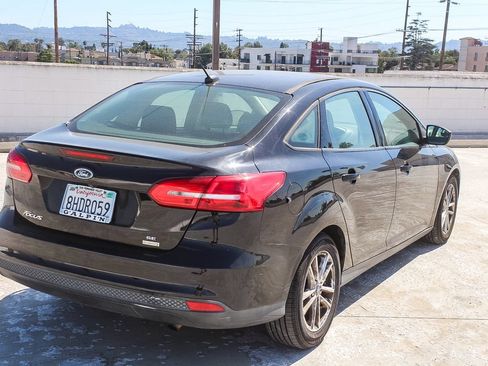 Used 2018 Ford Focus SE FWD image 6