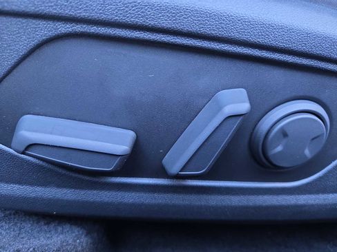 Used 2025 Hyundai Elantra Limited image 17