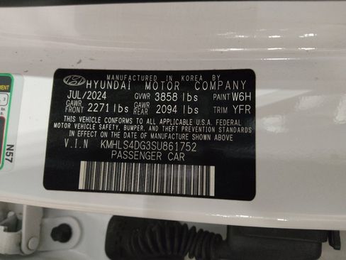 Used 2025 Hyundai Elantra SEL FWD image 33