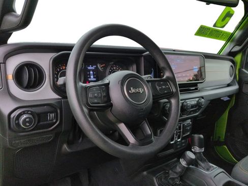 Used 2025 Jeep Gladiator Sport AWD/4WD image 15