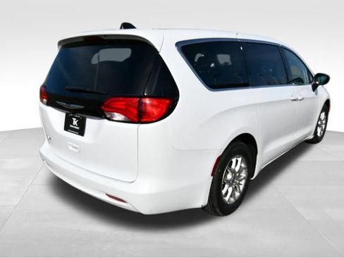 Used 2024 Chrysler Voyager LX FWD image 7