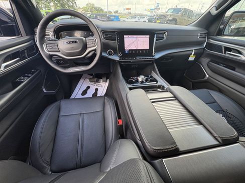 New 2025 Jeep Wagoneer L Series II w/ Convenience Group I AWD/4WD image 7