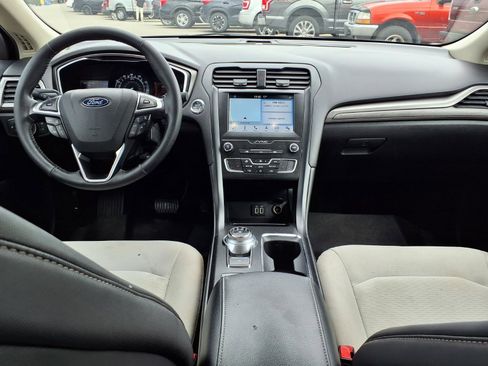Used 2019 Ford Fusion SE image 10