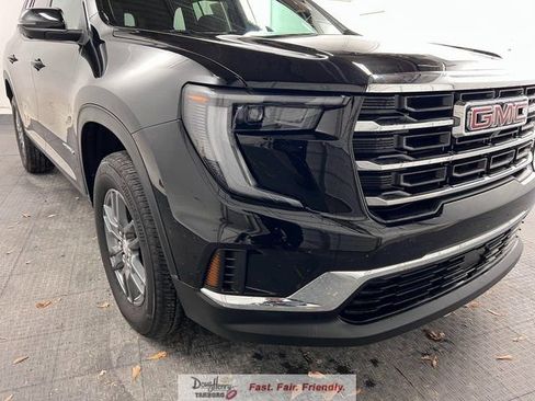 Used 2025 GMC Acadia Elevation FWD image 9