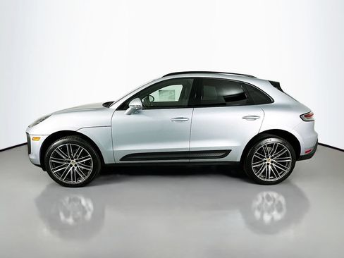 Certified 2026 Porsche Macan AWD/4WD image 2