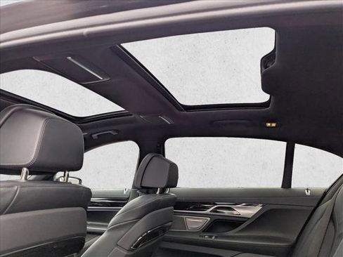 Used 2019 BMW 740i w/ M Sport Package image 21