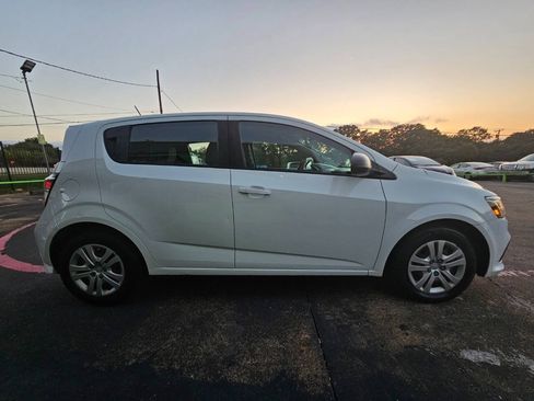 Used 2017 Chevrolet Sonic LT FWD image 11