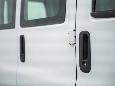 Used 2017 Chevrolet Express 3500 RWD image 13