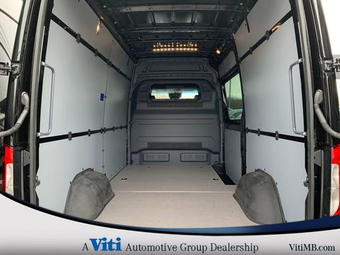 Used 2025 Mercedes-Benz Sprinter 2500 image 16