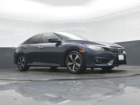 Used 2018 Honda Civic Touring image 57