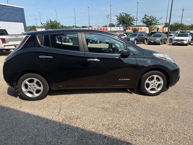Used 2014 Nissan Leaf SV w/ Premium Package FWD image 6