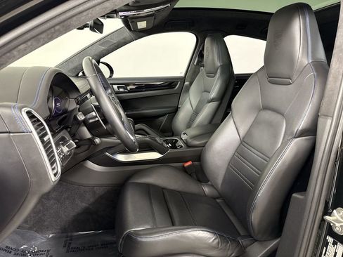 Certified 2023 Porsche Cayenne Turbo AWD/4WD image 5