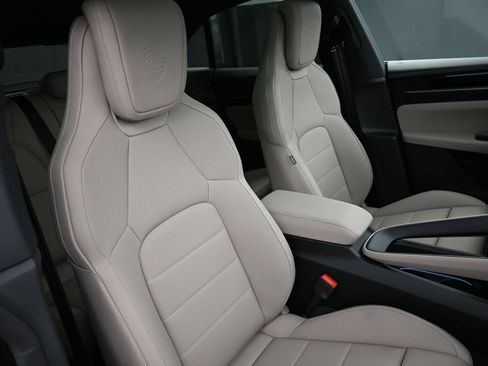 Used 2026 Porsche Macan Electric RWD image 26