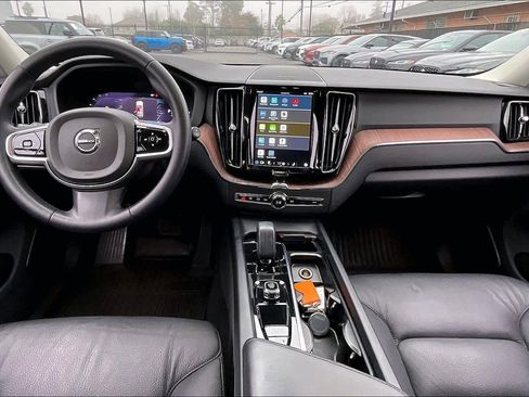 Used 2023 Volvo XC60 T8 Plus image 18