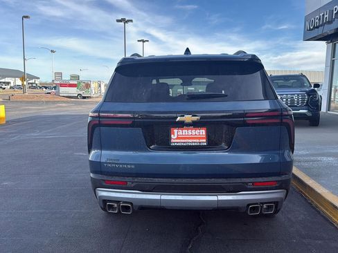 Used 2025 Chevrolet Traverse LT image 10