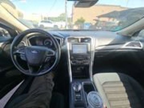 Used 2019 Ford Fusion SE FWD image 6