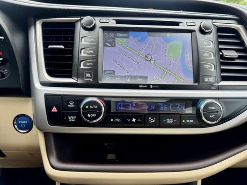 Used 2015 Toyota Highlander Limited image 35