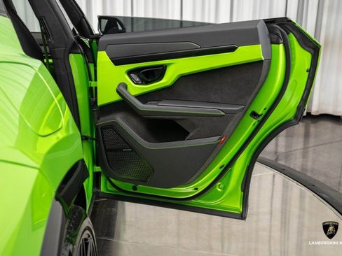 Used 2025 Lamborghini Urus SE image 57