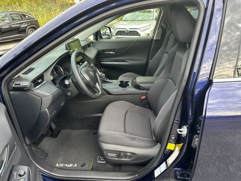 Used 2021 Toyota Venza LE w/ Carpet Mat Package (TMS) image 9