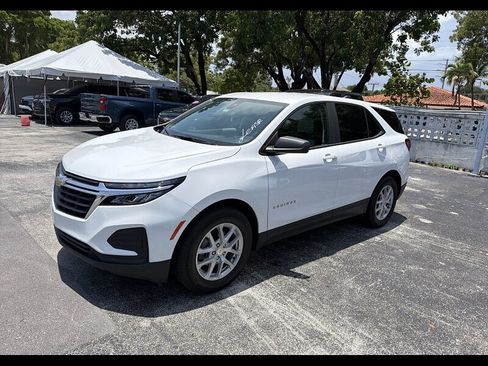 Used 2024 Chevrolet Equinox LS w/ LS Convenience Package FWD image 1