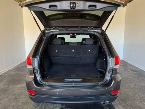 Used 2017 Jeep Grand Cherokee Laredo w/ Quick Order Package 23E AWD/4WD image 30