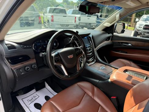 Used 2016 Cadillac Escalade ESV Luxury AWD/4WD image 10