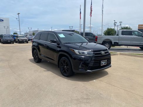 Used 2019 Toyota Highlander SE FWD image 8