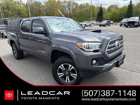 Used 2017 Toyota Tacoma TRD Sport w/ Tow Package (A/T) AWD/4WD image 1