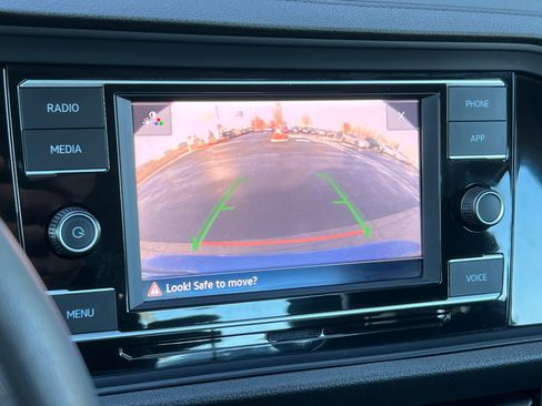 Used 2024 Volkswagen Jetta SE image 18