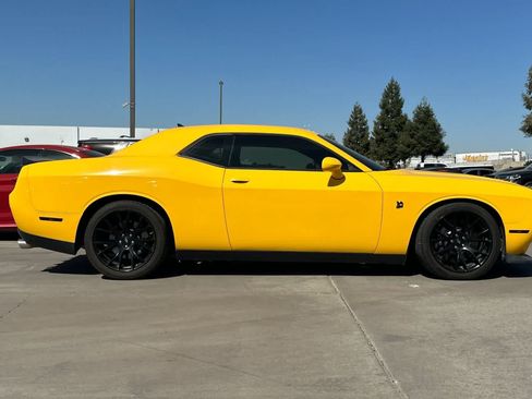 Used 2018 Dodge Challenger R/T Scat Pack RWD image 9