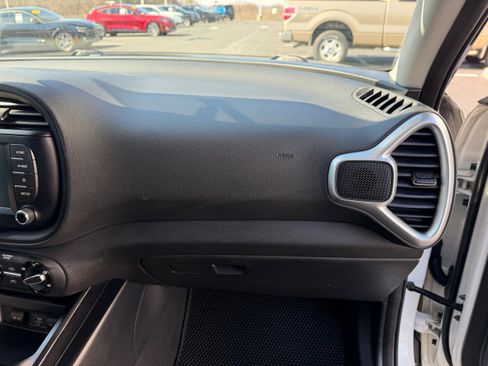 Used 2020 Kia Soul LX image 23